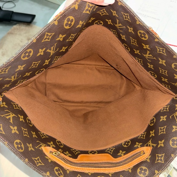 Authentic Louis Vuitton Large Purse Used Pre owned condition with flaws vintage - Picture 6 of 8